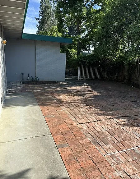 1826 Alameda Ave — Photo 1