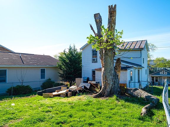 5th image of 580 Hawkins St
