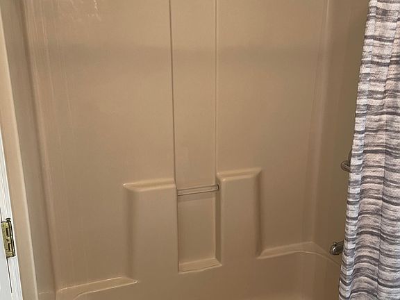 4th image of 126 Melvina Dr #2