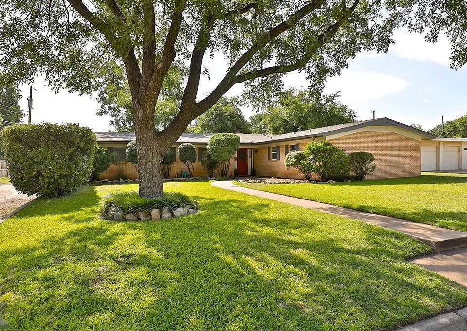 1st image of 2109 Ivanhoe Ln