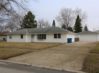1418 Timberline Dr, Joliet, IL 60431