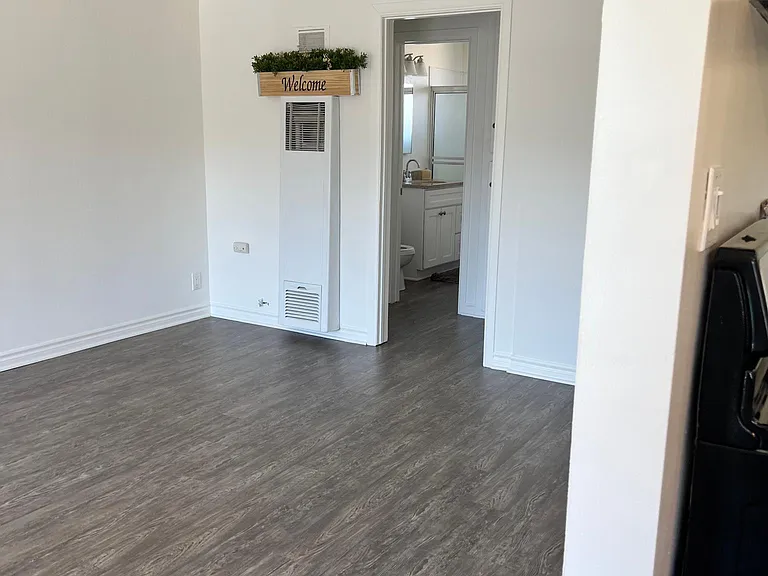 Krisden Apts — Photo 10