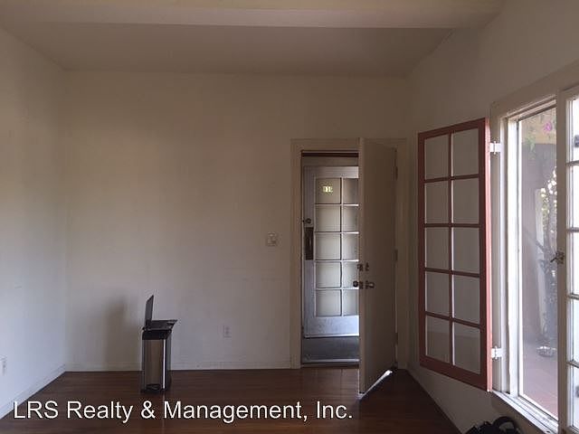 2nd image of 836 1/2 Laguna Ave