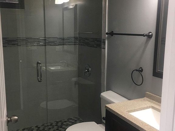 4th image of 2047 W 18th St Floor 1