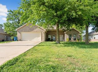 1322 E Crawford St, Gentry, AR 72734