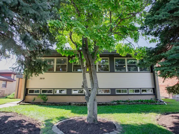 3819 W Greenleaf Ave, Lincolnwood, IL 60712