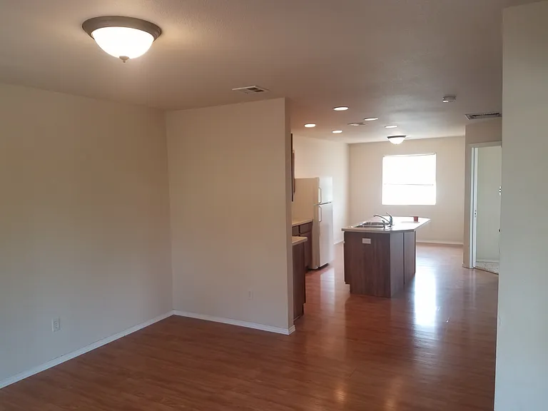 21 W Evergreen Dr — Photo 11