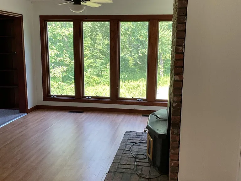 651 N County Line Rd — Photo 5