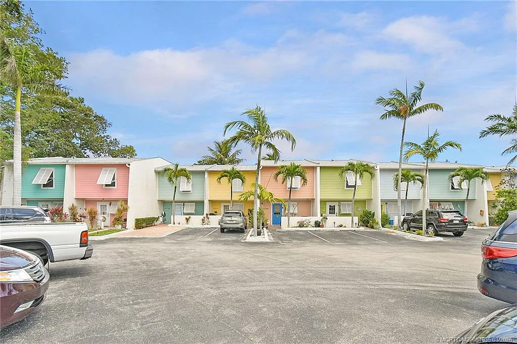 2 bed, 1.5 bath, 986 sqft, $2,300 — Photo 1