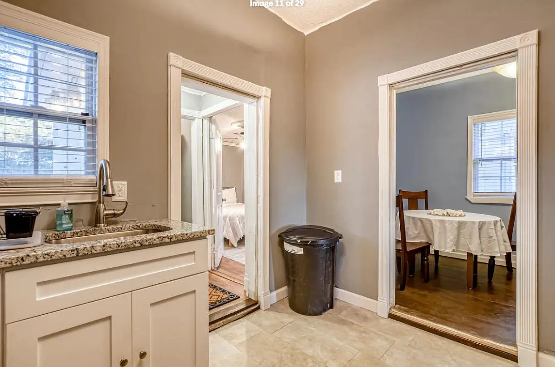 2 bed, 700 sqft, $2,300 — Photo 4