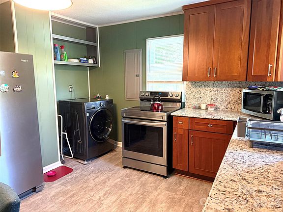 5th image of 703 Stage St NW