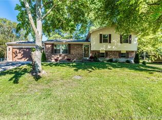 1011 Farmgate Dr, New Albany, IN 47150