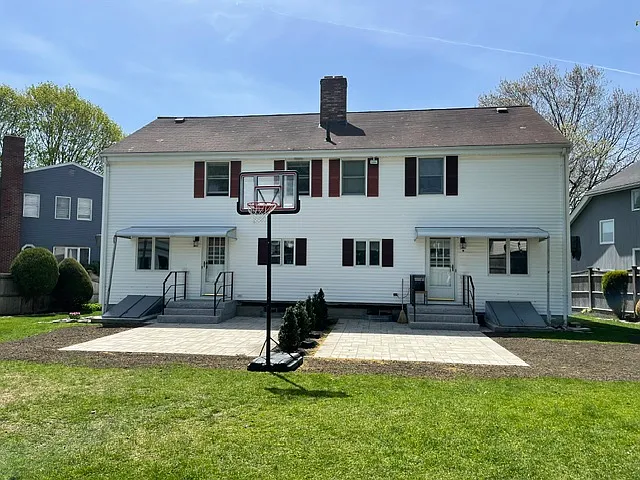 84 Hawthorne St — Photo 2