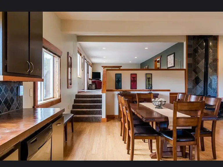 595 Green Ave — Photo 12