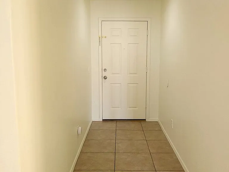 2634 E Paradise Ln — Photo 4