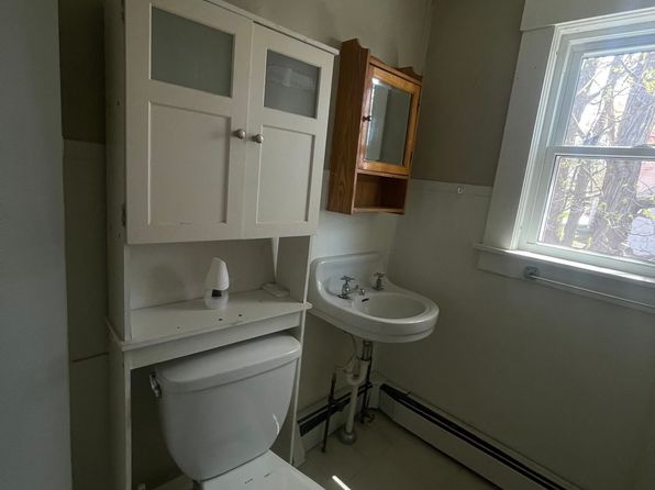 21 Pleasant St., 21 Pleasant St APT 4, Franklin, NH 03235