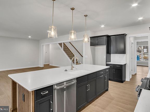 3rd image of 309 Deerfield Ln