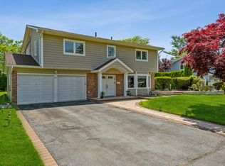 51 Knolls Dr N, New Hyde Park, NY 11040