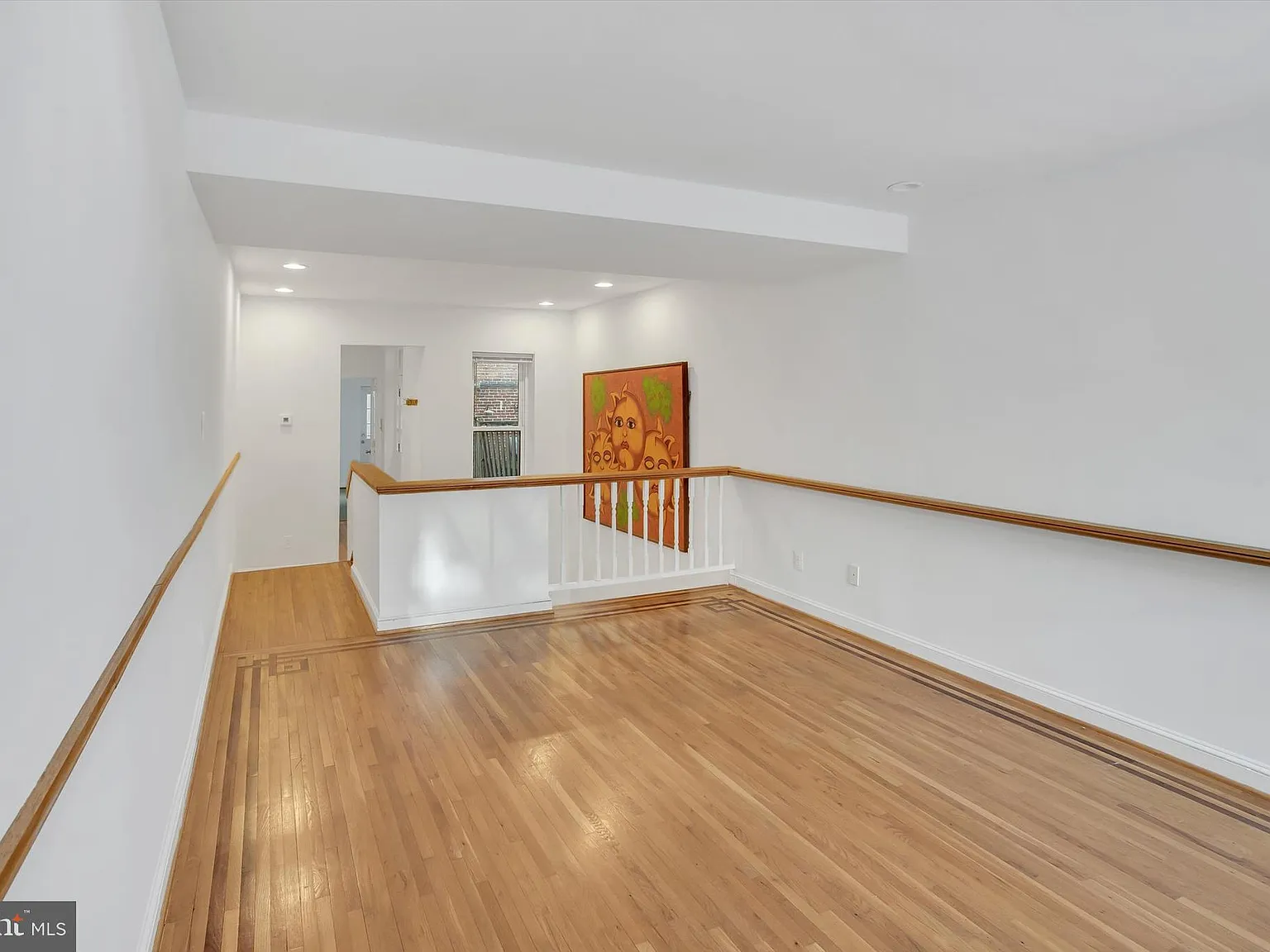 3 bed, 2.5 bath, 2290 sqft, $2,799 — Photo 2