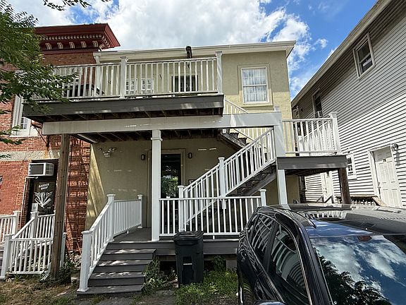 2nd image of 5 Wayne Ave #1