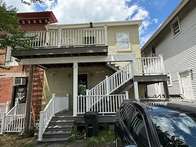 5 Wayne Ave #1 — Photo 2
