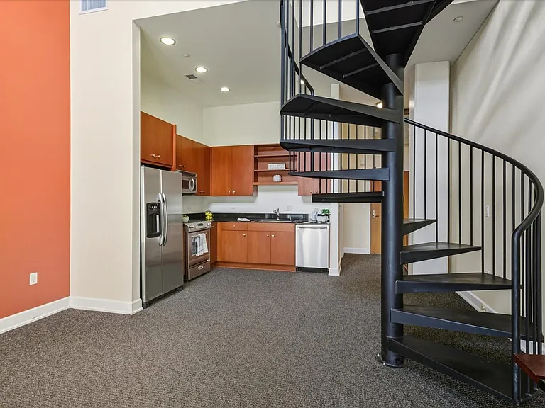809 Clay St — Photo 7