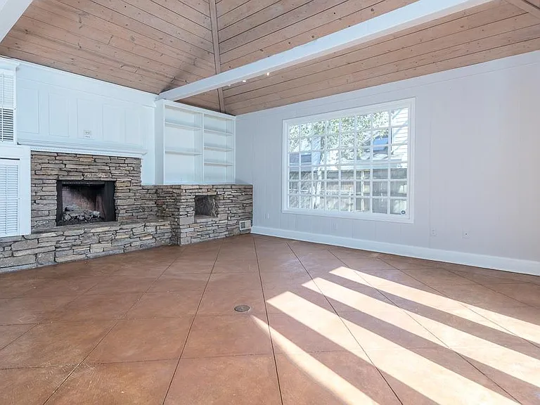500 Colonial Rd — Photo 4