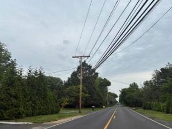 Exterior Neighborhood (street photo)