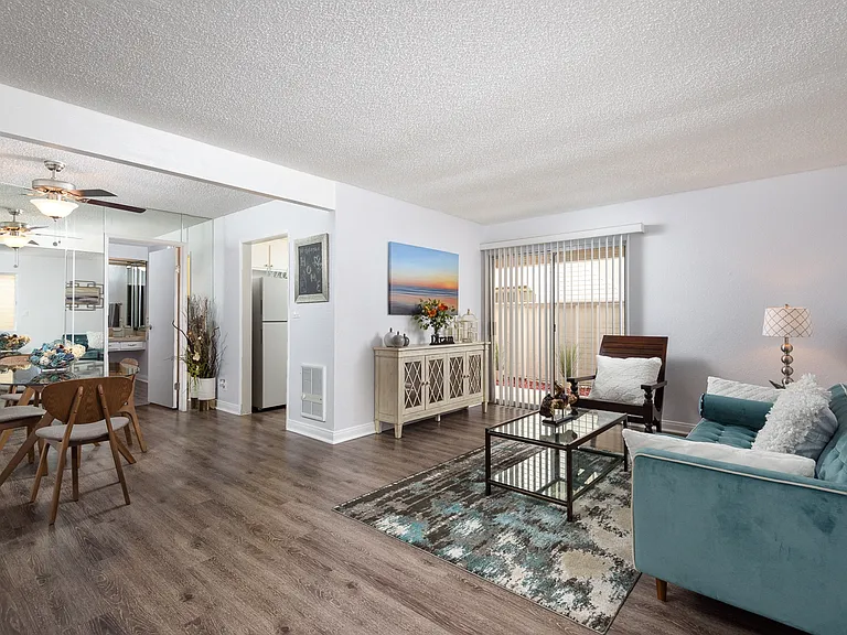The Californian Apartments- HB — Photo 12