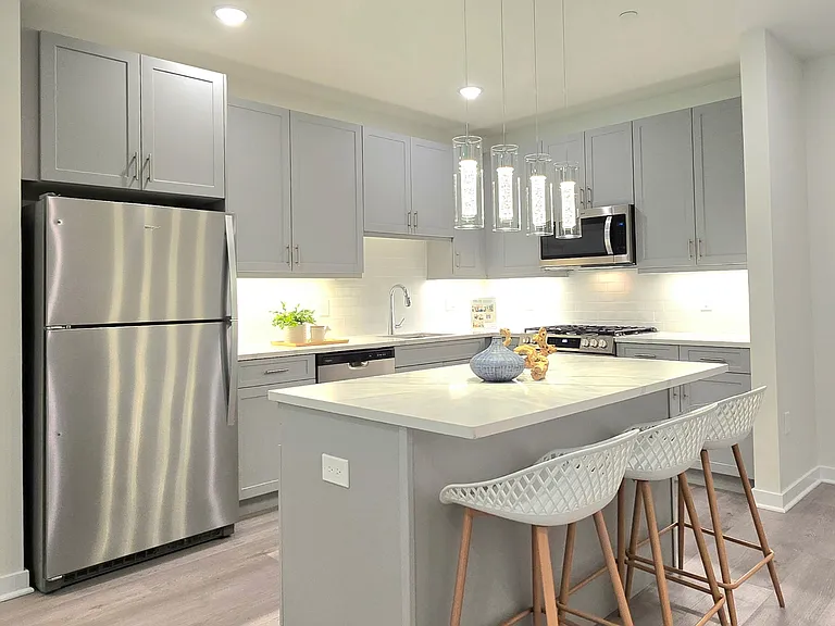 135-137 Fairfield Rd #100 — Photo 2