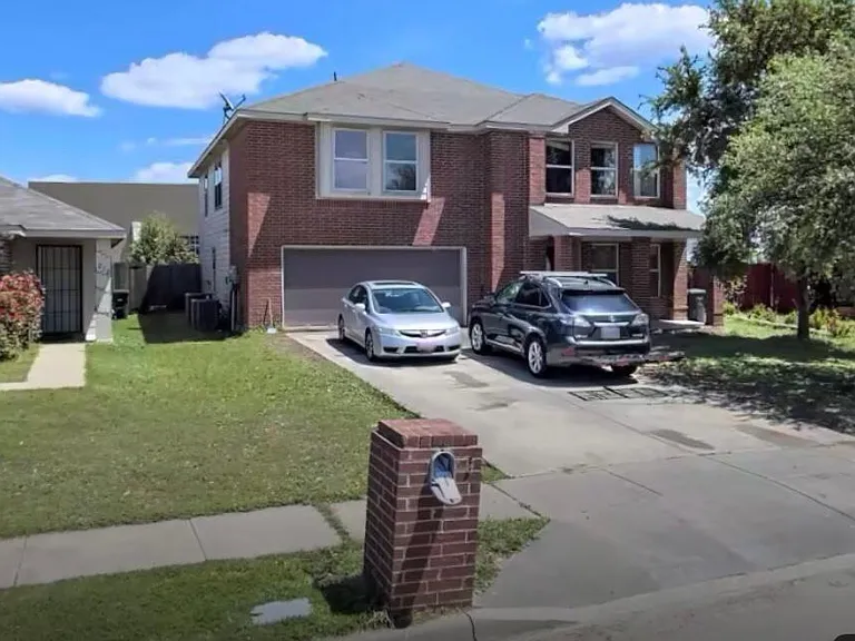 208 Dakota Ridge Dr — Photo 1