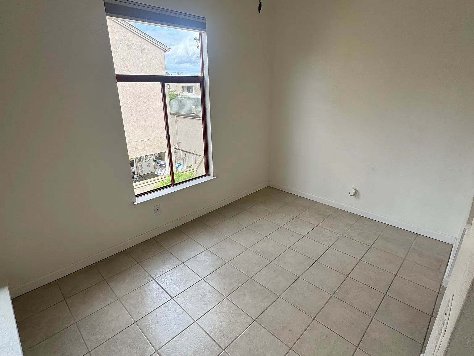 2 bed, 932 sqft, $3,300 — Photo 2