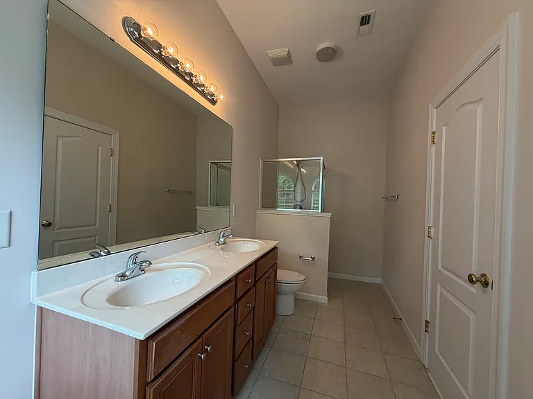 3049 Imperial Oaks Dr — Photo 3