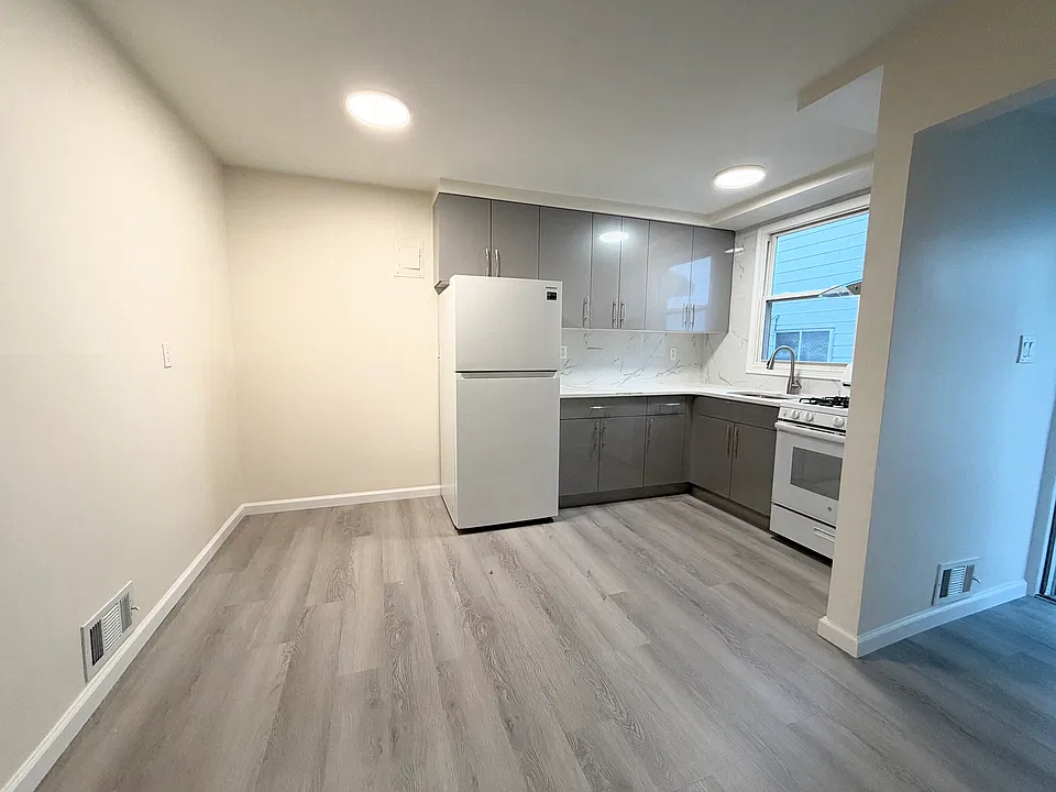 19 Norwich St #1