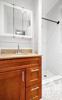 Bathroom, photo 1