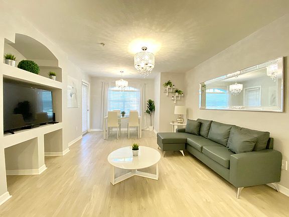 3rd image of 7220 Westpointe Blvd APT 1432