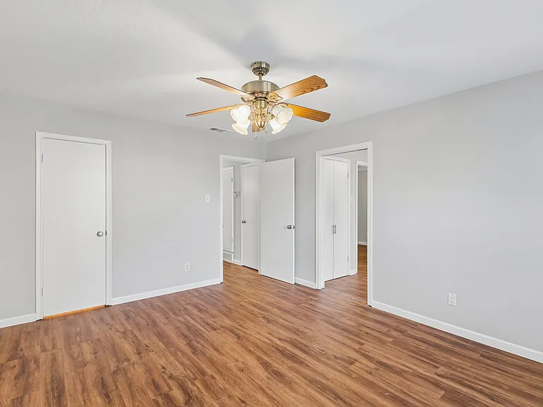 7023 Kingsbury Dr — Photo 9