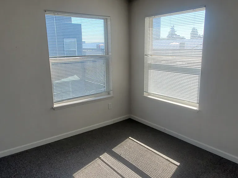 Lee Plaza — Photo 34