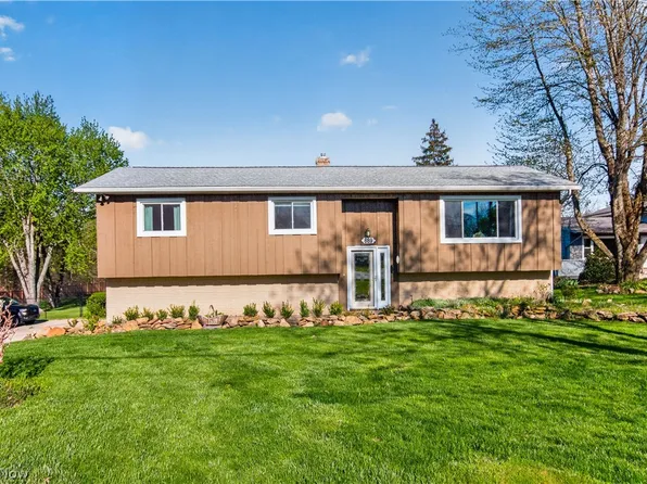 889 Pennys Dr, Brunswick, OH 44212