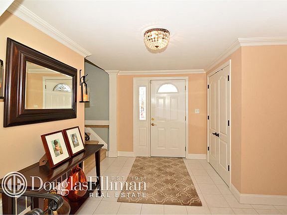3rd image of 1114 Bernard Dr