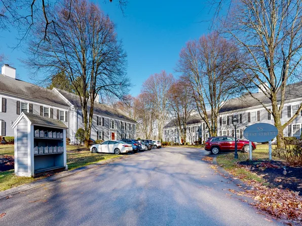 55 West St APT 7, Medfield, MA 02052