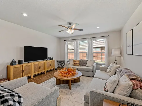 913 Nelson Pl, Burleson, TX 76028