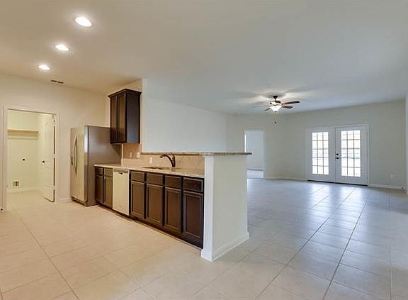 3rd image of 408 Lipizzan Ln