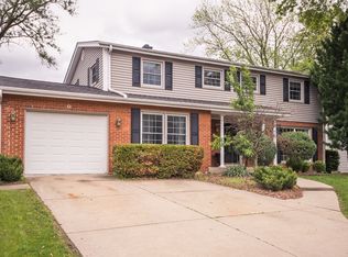 227 N Country Club Dr, Addison, IL 60101