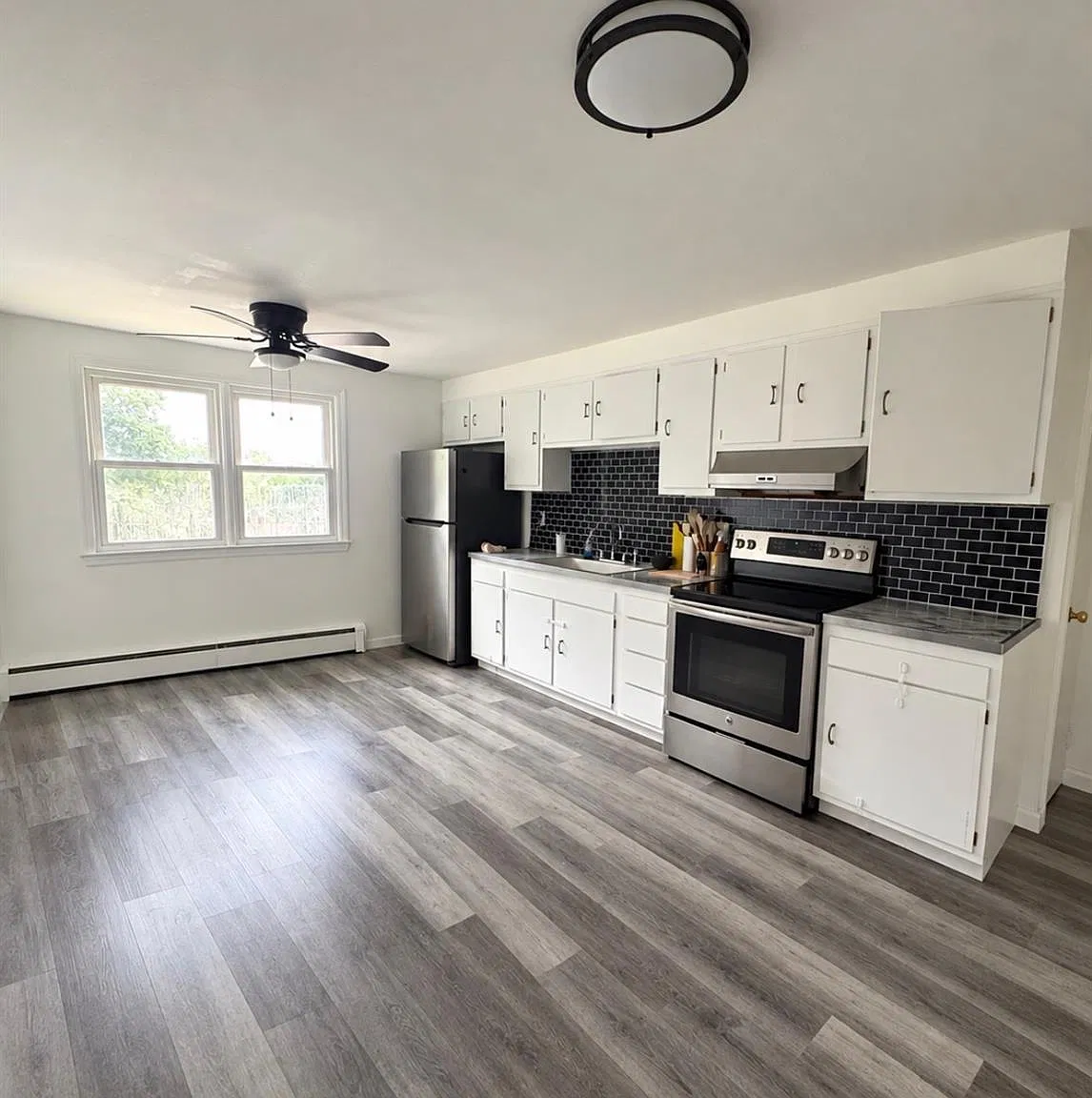 2 bed, 1.0 bath, 1250 sqft, $3,000 — Photo 1
