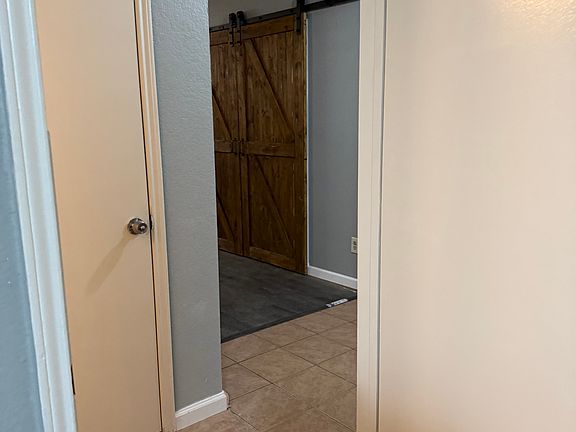 4th image of 517 Valley Mills Dr