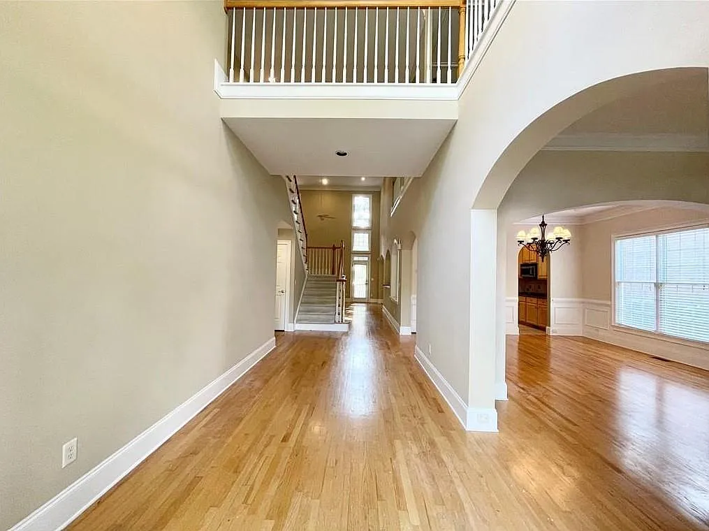 4 bed, 3.0 bath, 3391 sqft, $3,995 — Photo 2