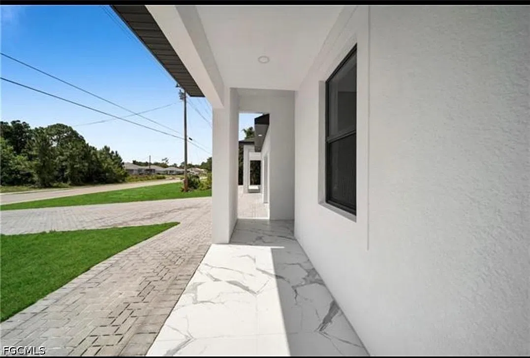 3 bed, 2.0 bath, 1199 sqft, $1,800 — Photo 4