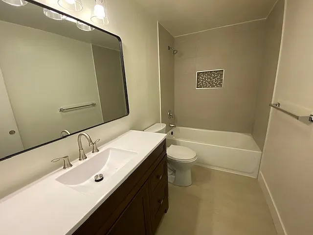 258 E Center St — Photo 5