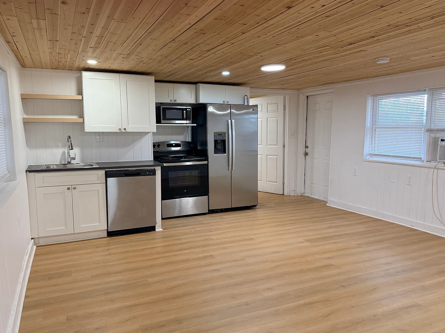 Studio, 500 sqft, $1,500 — Photo 3